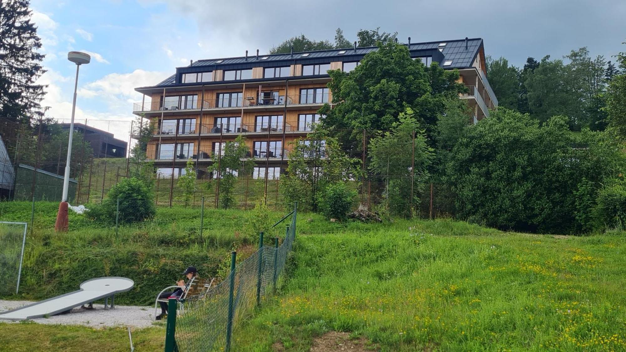 Krasny Apartman U Sjezdovky V Janskych Laznich ทรุตนอฟ ภายนอก รูปภาพ